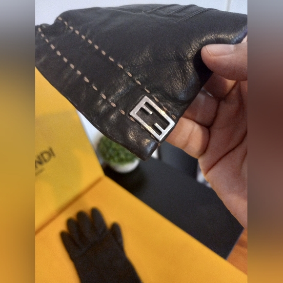 Fendi gloves - Picture 7 of 13